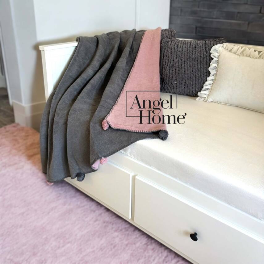 Tek Kişilik Merinos Ponponlu Battaniye – Çift Taraflı, 150x200 cm (Antrasit - Pembe) - 1